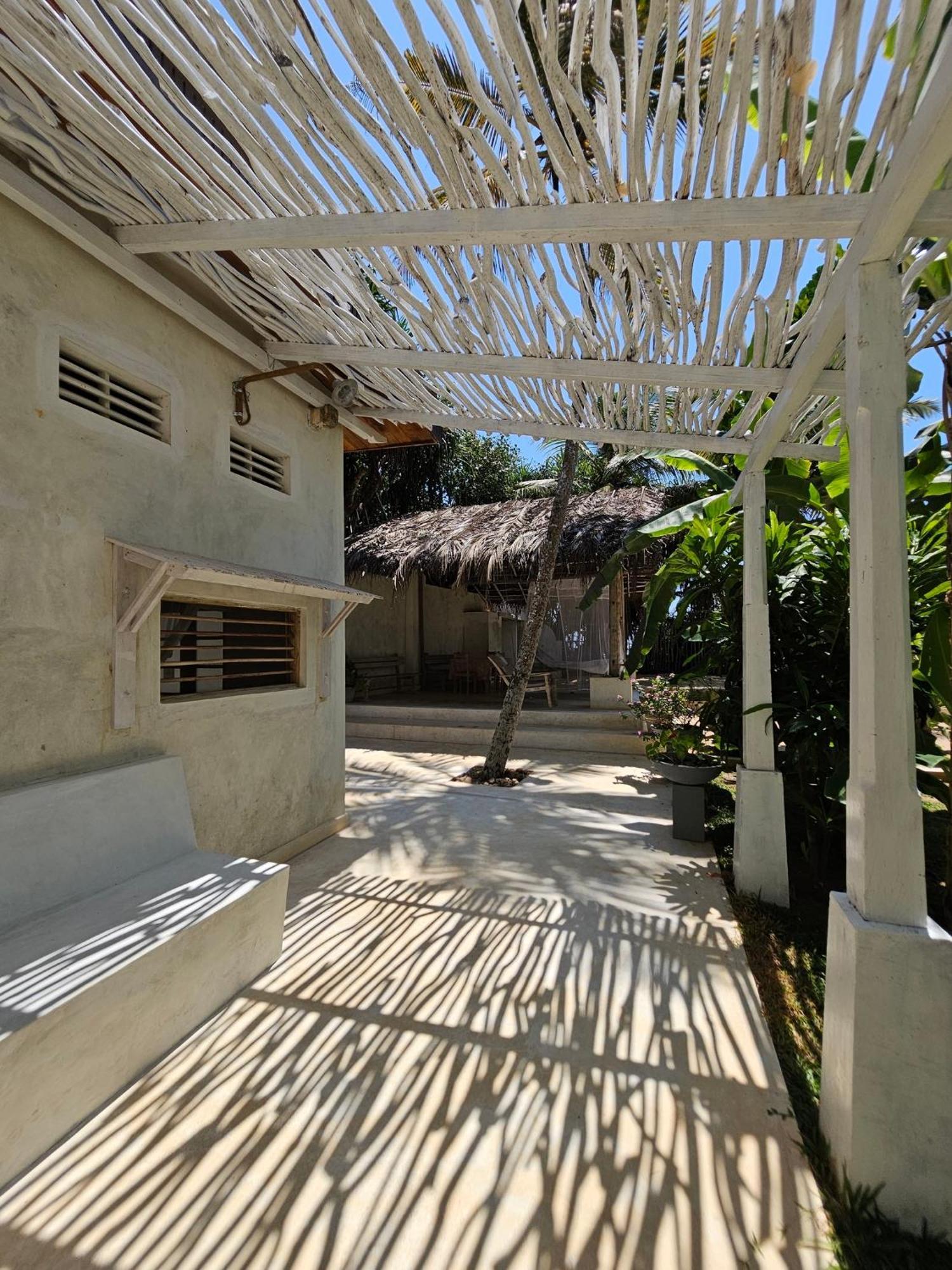 Deep Blue Appartement Matara Buitenkant foto